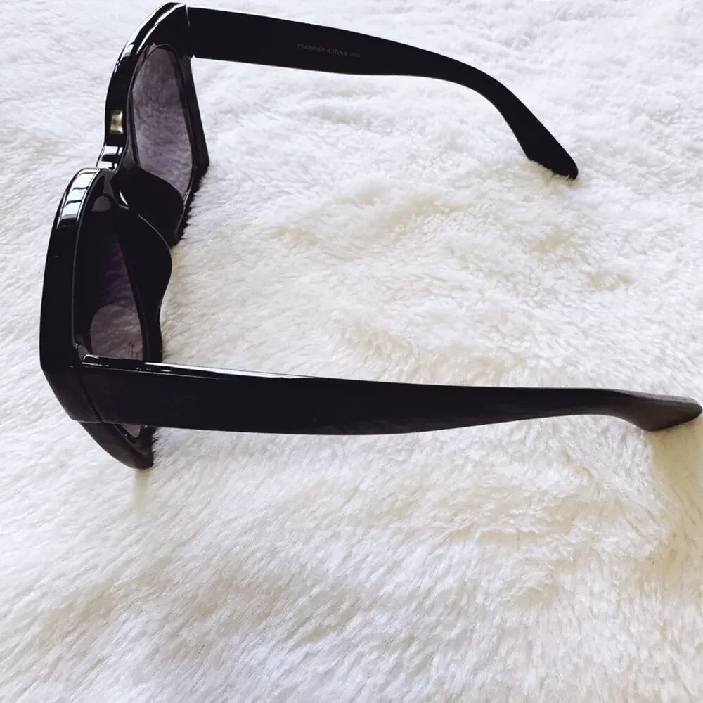 Liora Black Oversized Bold Sunglasses
